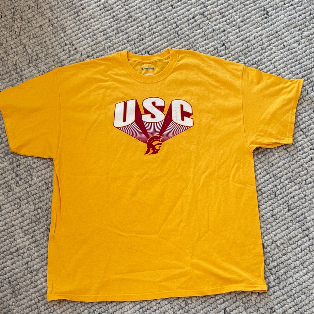 NWOT Capitvating Unisex‎ Men's USC Trojans 2XL Yellow Red Short Sleeve T-Shirt